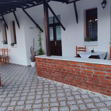 Guest House Baba Lluka Berat Exterior foto